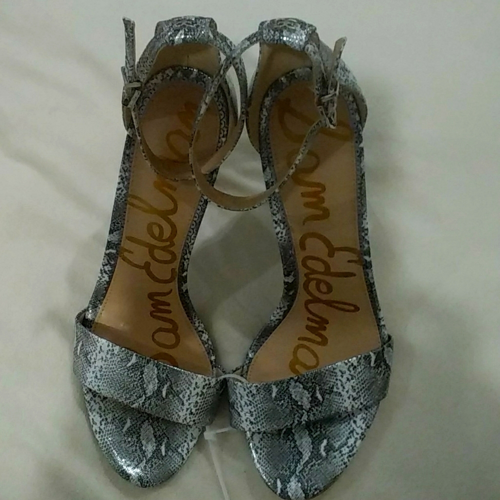 Animal print black Ánd white metallic sandals
